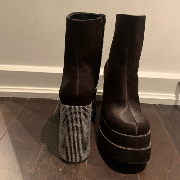 Call it spring  black satin diamond heeled steffanie boot size 7.5 - Picture 2 of 4